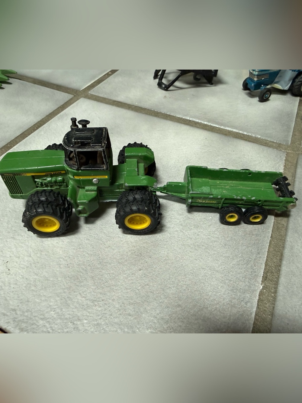 Vintage ERTL John Deere 8850 4WD Toy Tractor with Green Wagon 1/64 scale